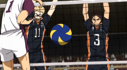 A defesa do Karasuno conseguindo o seu objetivo